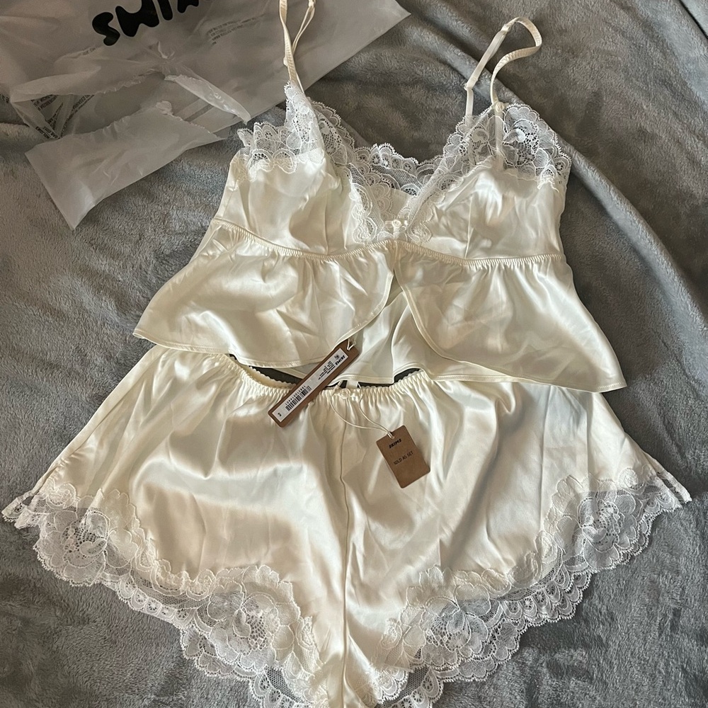 SKIMS-BRIDE | Elegant White Lace Trim Set | BABYDOLL AND SHORT SET-Size:M